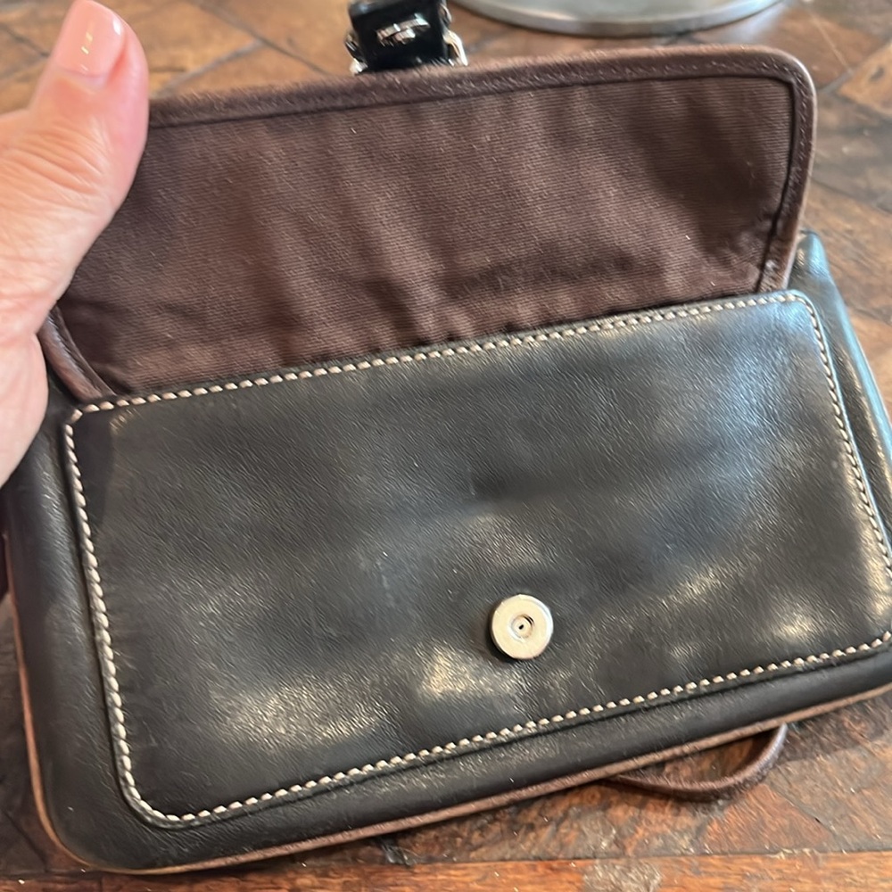 COACH Black leather Roomy Wristlet Purse. Not the tiny kind. - Picture 8 of 12